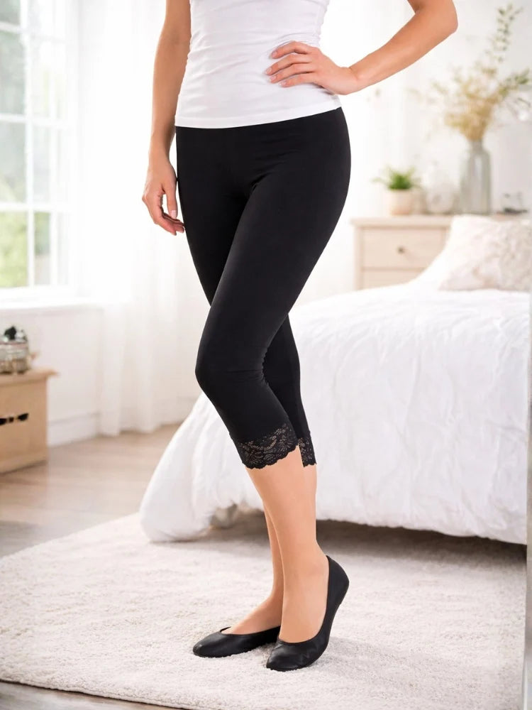 Women's 3/4 length leggings with lace trim hem